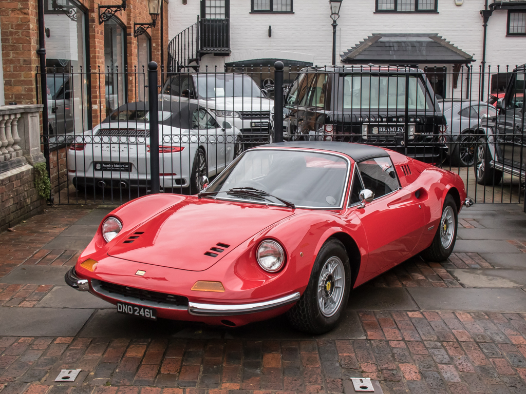 洋書 Ferrari P 1961-1973 Ferrari P 1961-1973 - Ferrari Rear-Engine Sports Cars and Prototypes