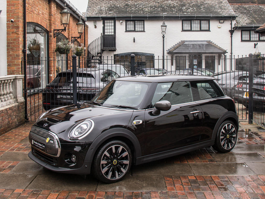 2021 Mini Electric Level 3 - Midnight Black - Walkaround