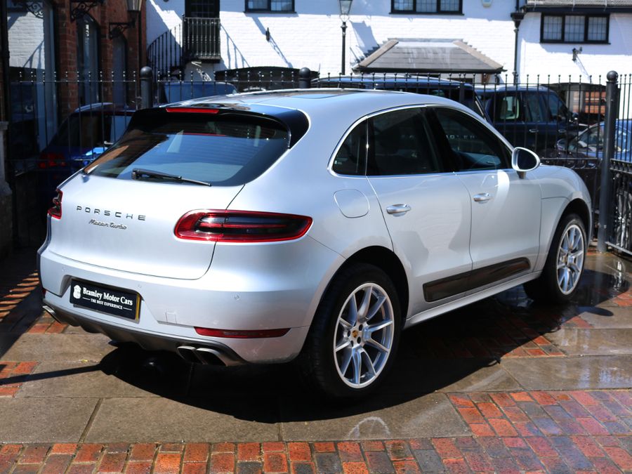 2014 Porsche Macan Turbo 