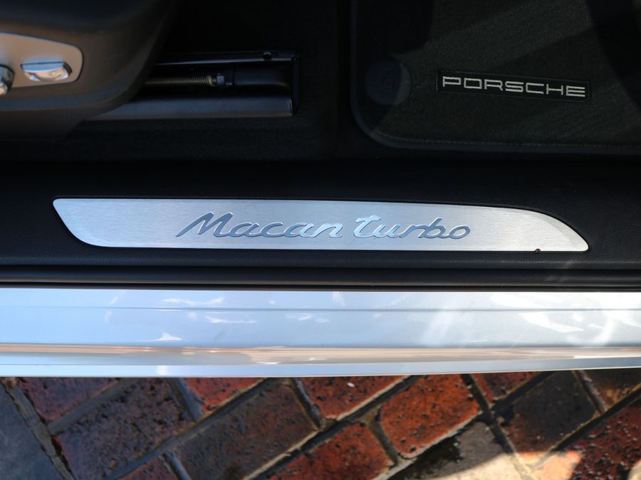 2014 Porsche Macan Turbo 