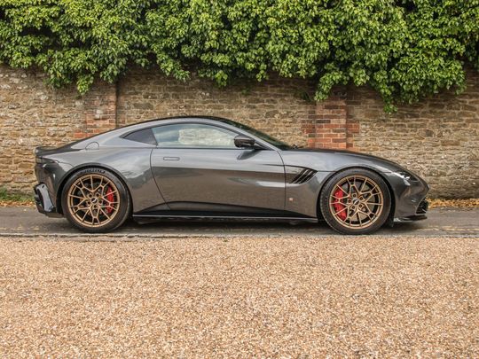 2021 Aston Martin V8 Vantage Coupe - Manual 