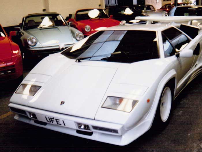 LAMBORGHINI Countach QV